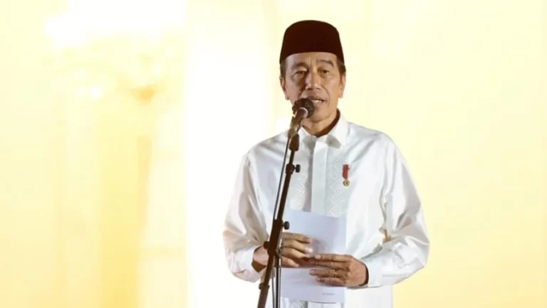 Presiden Joko Widodo saat menyampaikan permintaan maaf di acara Zikir dan Doa Kebanggsaan pada 1 Agustus malam. (BPMI Setpres)