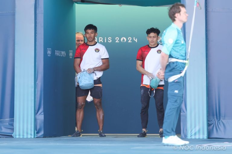 Atlet panjat tebing Tim Indonesia, Veddriq Leonardo berhasil mengamankan tiket ke babak perempat final panjat tebing Olimpiade 2024 Paris yang digelar di Le Bourget Climbing Venue.