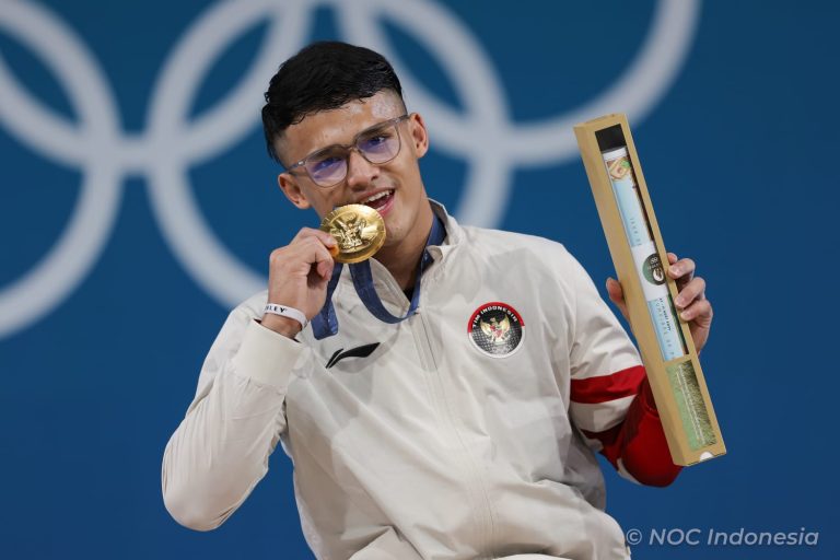 Lifter Rizki Juniansyah meraih emas di Olimpiade 2024 Paris (NOC Indonesia)