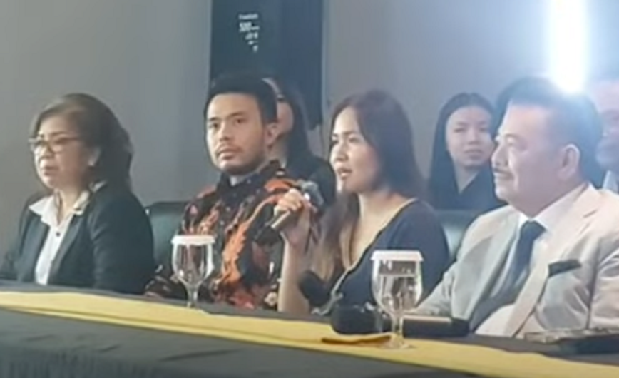 20240819-Jessica Kumala Wongso didampingi pengacaranya menggelar jumpa pers usai mendapat pembebasan bersyarat. (Youtube) Jessica Kumala Wongso didampingi pengacaranya menggelar jumpa pers usai mendapat pembebasan bersyarat. (Youtube)