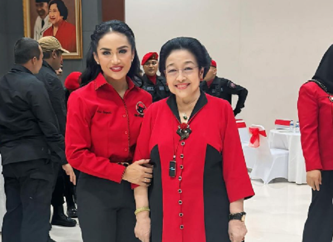 Krisdayanti bersama Megawati Soekarnoputri (Instagram)