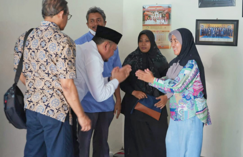 20240828 - Pihak FK Undip hadiri pemakaman ayahanda dr Risma Aulia Lestari (Istimewa) Pihak FK Undip hadiri pemakaman ayahanda dr Risma Aulia Lestari (Istimewa)