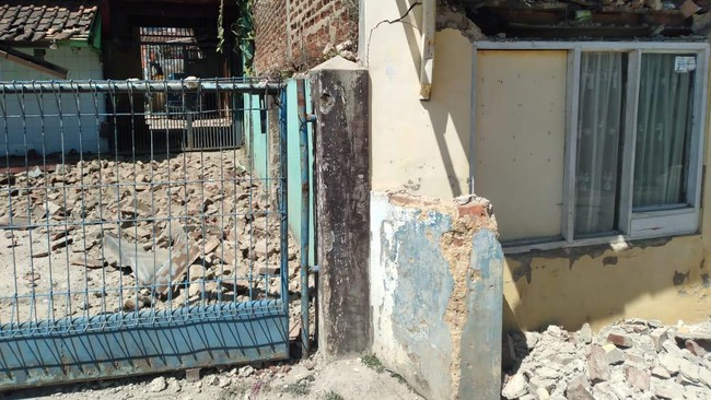 Kondisi bangunan terdampak gempa di Kabupaten Bandung, Jawa Barat. (BNPB)