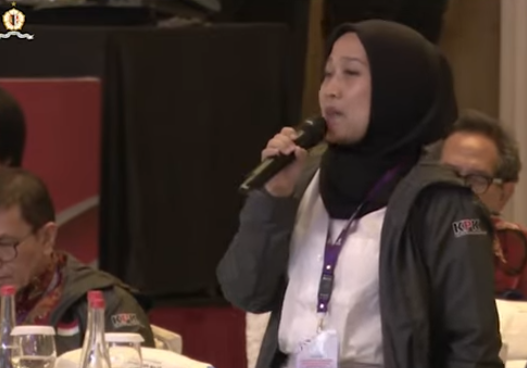 Tia Rahmania saat menyemprot Nurul Ghufron yang menjadi pemateri di Lemhanas (Youtube Lemhanas)