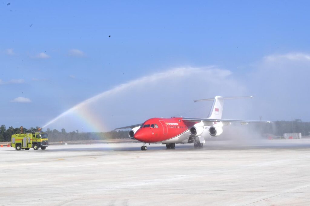 20240926 - Pesawat Presiden mendarat perdana di Bandara IKN Nusantara pada Selasa 24 September 2024 (BPMI Setpres) Pesawat Presiden mendarat perdana di Bandara IKN Nusantara pada Selasa 24 September 2024 (BPMI Setpres)