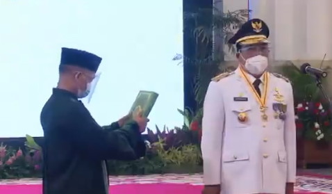 Sahbirin Noor saat dilantik sebagai Gubernur Kalsel oleh Presiden Joko Widodo di Istana Negara pada Agustus 2021. (Sekretariat Kabinet)