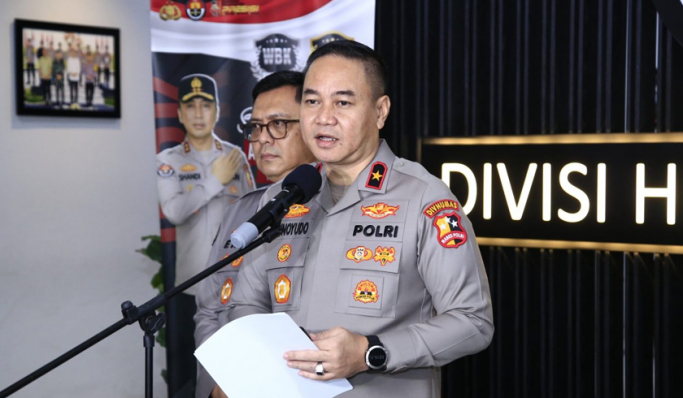 Karo Penmas Divisi Humas Polri, Brigjen Pol Trunoyudo Wisnu Andiko saat memberikan keterangan pers.
