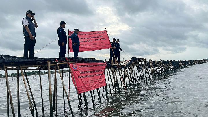 Pagar laut di PIK 2 (Antara)