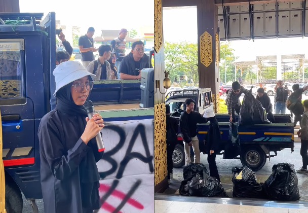 alah seorang pendemo berorasi, dan para aktivias lingkungan menurunkan beberapa kantong plastik berisi sampah di lobi Balai Kota Banjarmasin.