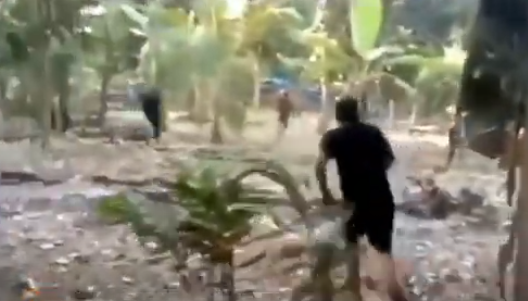 Penggerebekan judi sabung ayam di Way Kanan, Lampung, yang berujung tewasnya 3 anggota Polri. (Youtube)